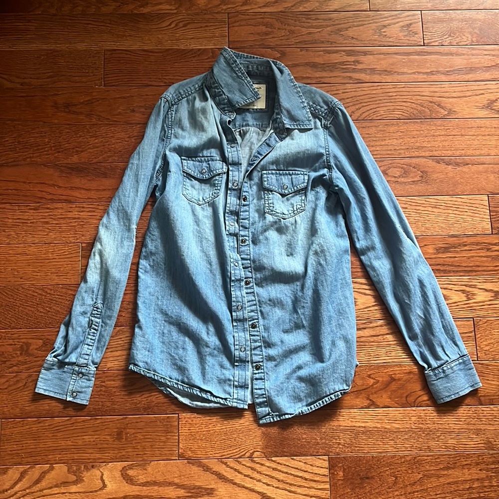 Light jean jacket pullover!